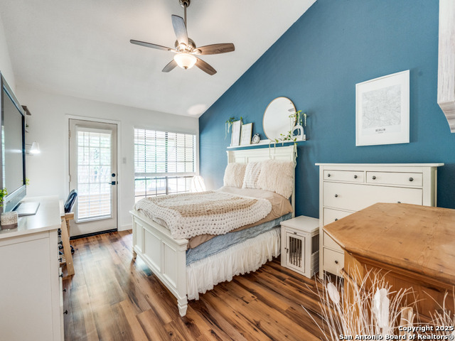 Listing photo id 12 for 3605 Hidden  E1