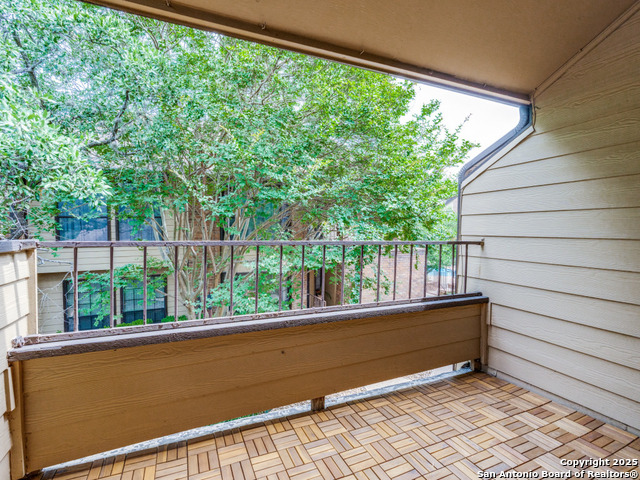 Listing photo id 17 for 3605 Hidden  E1