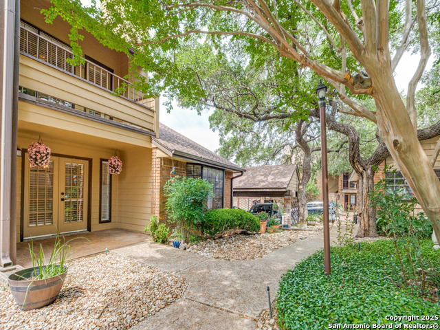 Listing photo id 19 for 3605 Hidden  E1