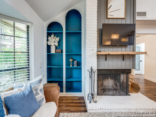 Listing photo id 4 for 3605 Hidden  E1