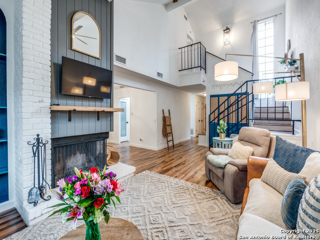 Listing photo id 5 for 3605 Hidden  E1