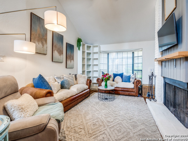 Listing photo id 6 for 3605 Hidden  E1