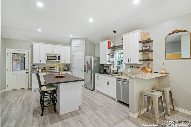 Image 6 of 28 For 636 Skyline Dr