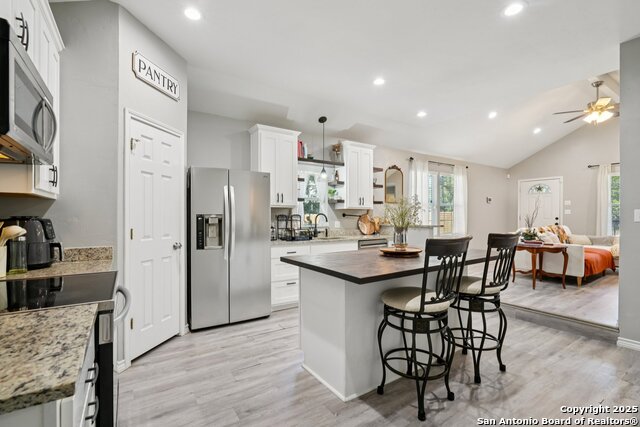 Image 7 of 28 For 636 Skyline Dr