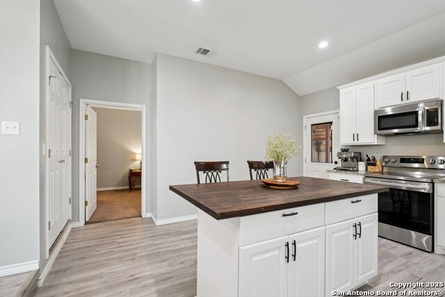 Image 9 of 28 For 636 Skyline Dr