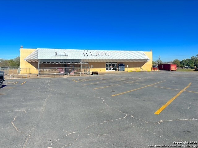 Details for 1205 Oak St , Jourdanton, TX 78026