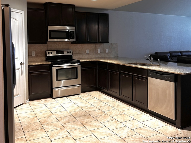 Image 5 of 24 For 3915 Goliad Ford