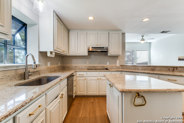 Image 10 of 26 For 15558 Clover