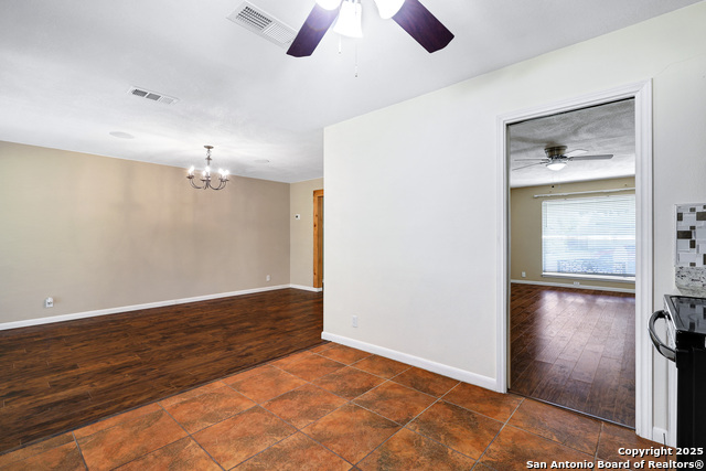 Listing photo id 8 for 5207 Galahad