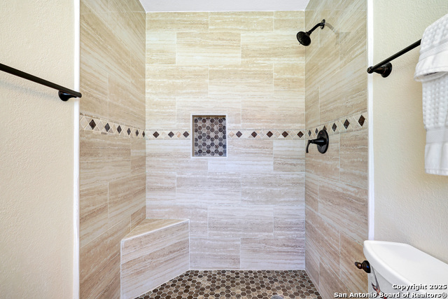 Listing photo id 12 for 5207 Galahad