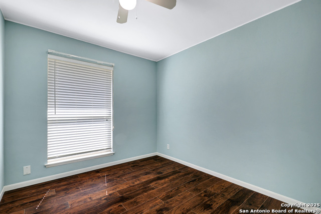 Listing photo id 13 for 5207 Galahad