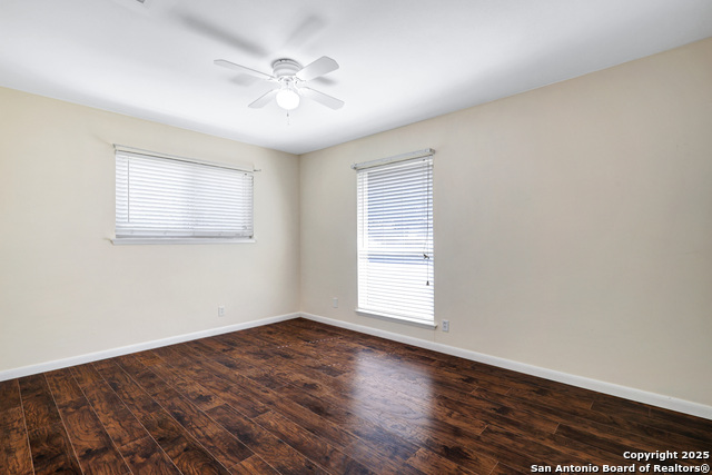 Listing photo id 16 for 5207 Galahad