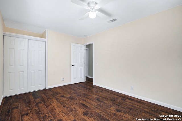 Listing photo id 17 for 5207 Galahad