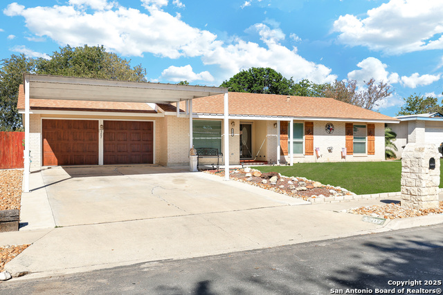 Listing photo id 0 for 5207 Galahad