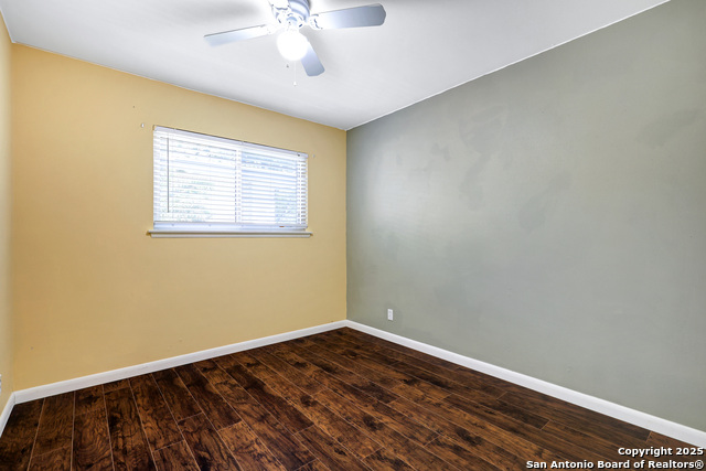 Listing photo id 18 for 5207 Galahad