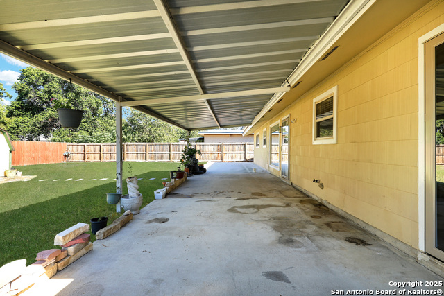 Listing photo id 21 for 5207 Galahad