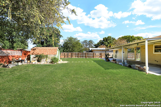 Listing photo id 23 for 5207 Galahad