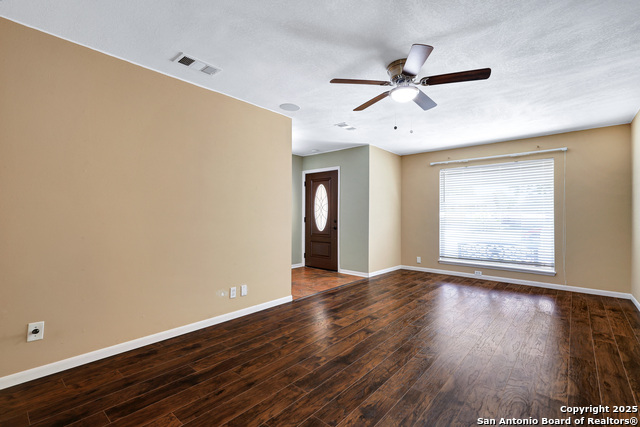 Listing photo id 2 for 5207 Galahad