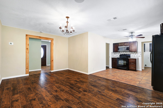 Listing photo id 5 for 5207 Galahad