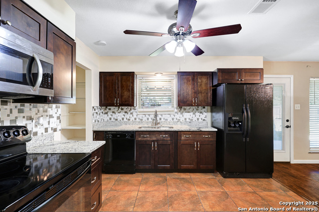 Listing photo id 7 for 5207 Galahad