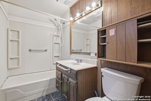 Image 12 of 18 For 2742 Craig Pl W