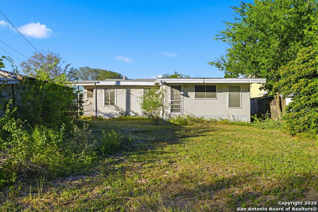 Image 16 of 18 For 2742 Craig Pl W