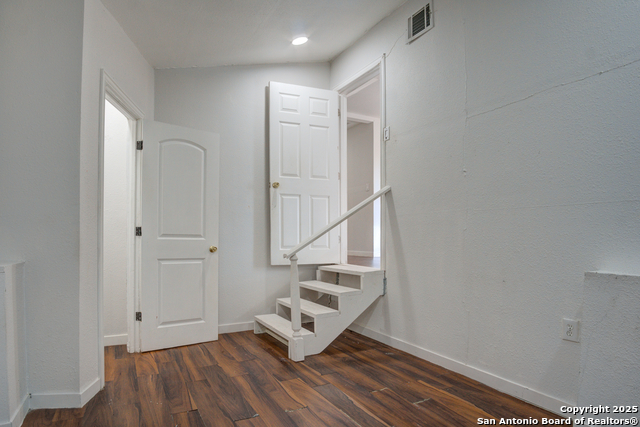 Image 14 of 22 For 2375 Burnet  