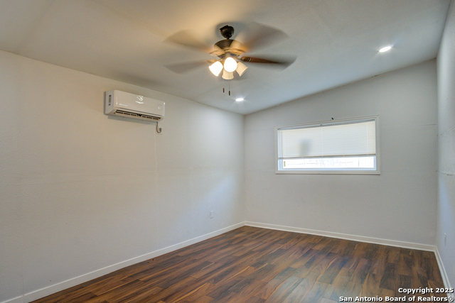 Image 16 of 22 For 2375 Burnet  