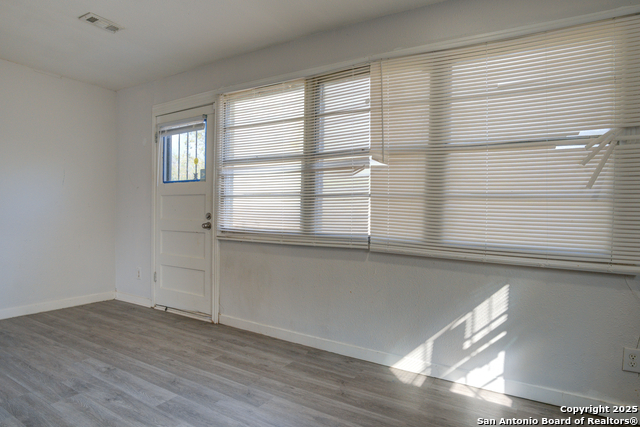 Image 18 of 22 For 2375 Burnet  