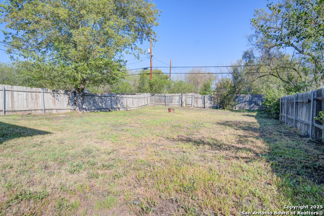 Image 19 of 22 For 2375 Burnet  