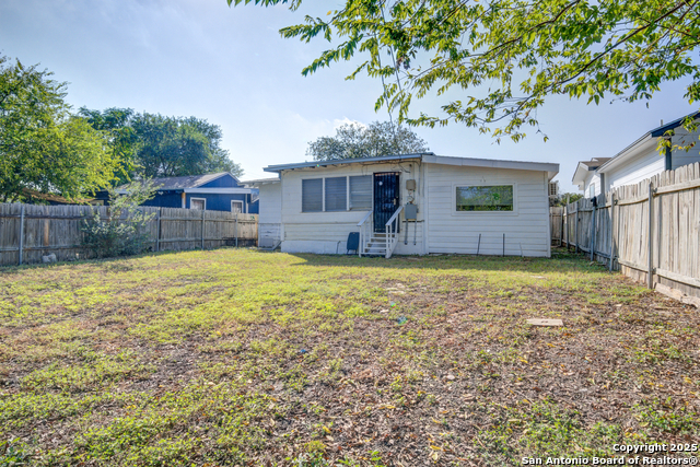 Image 21 of 22 For 2375 Burnet  