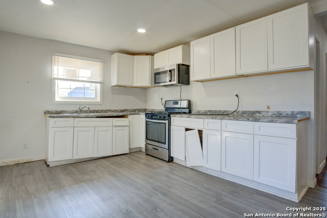 Image 4 of 22 For 2375 Burnet  