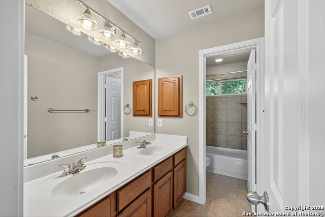 Image 28 of 47 For 1927 Milan