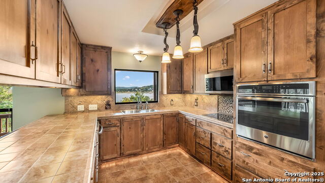 Image 5 of 32 For 642 Lakebreeze