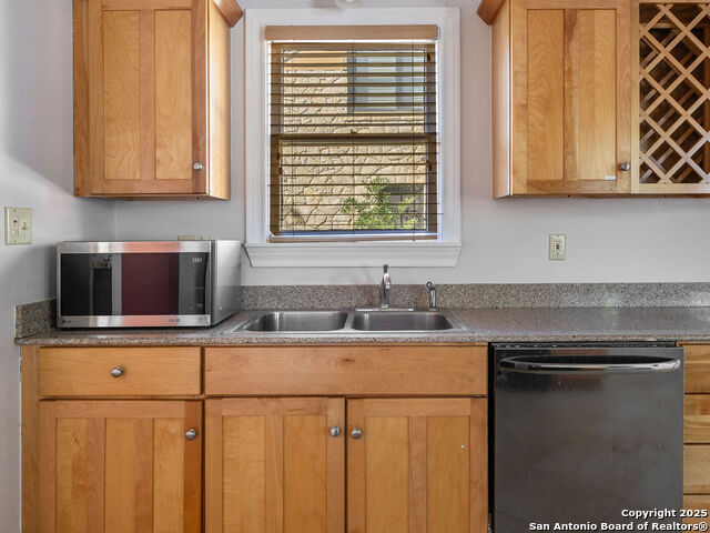 Image 10 of 48 For 217 Rosewood E