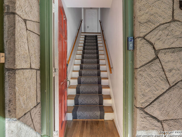 Image 17 of 48 For 217 Rosewood E