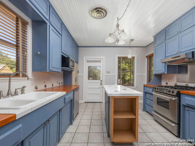 Image 21 of 48 For 217 Rosewood E