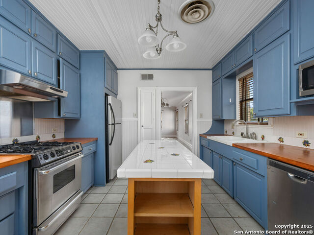 Image 24 of 48 For 217 Rosewood E