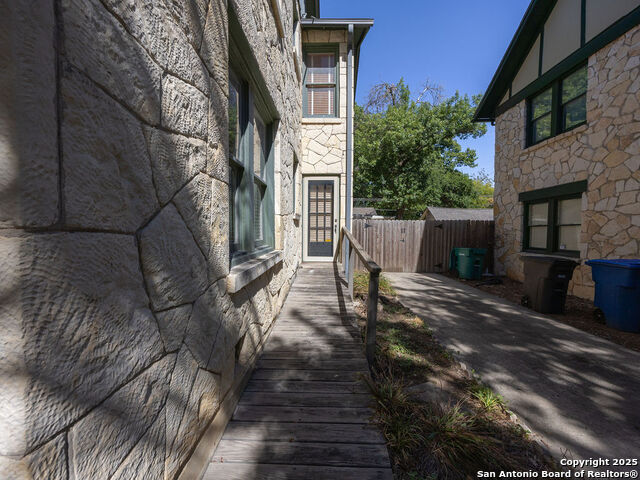 Image 35 of 48 For 217 Rosewood E