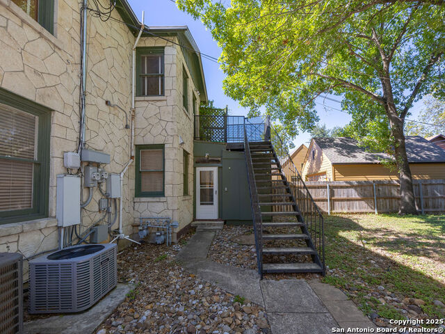 Image 36 of 48 For 217 Rosewood E