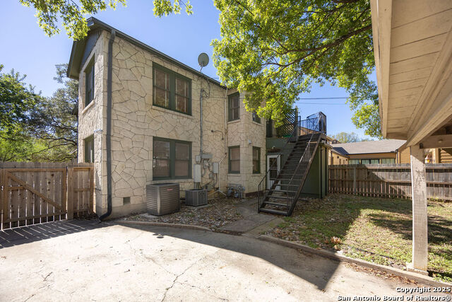 Image 38 of 48 For 217 Rosewood E