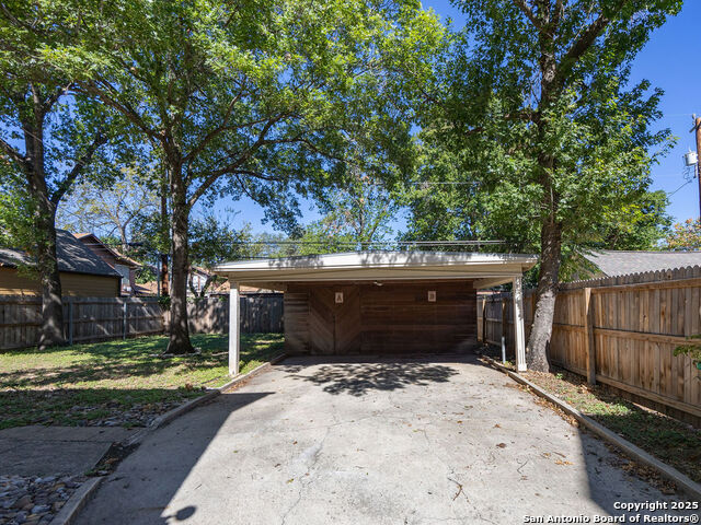 Image 39 of 48 For 217 Rosewood E