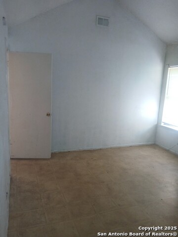 Image 7 of 8 For 7509 Windsor Oaks