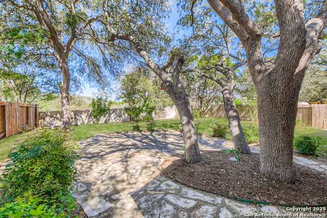 Listing photo id 17 for 1111 Crystal Spring