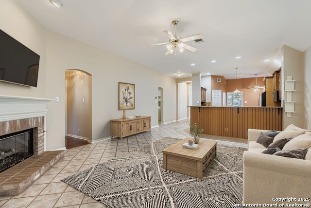 Listing photo id 2 for 1111 Crystal Spring