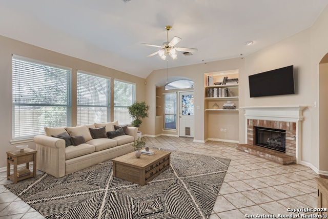 Listing photo id 3 for 1111 Crystal Spring