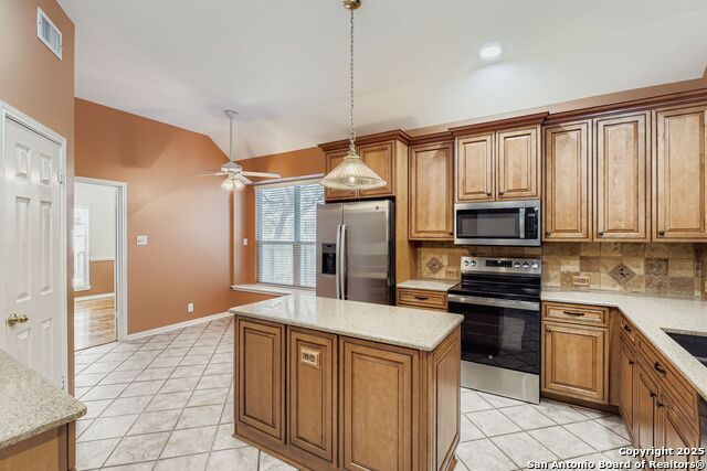 Listing photo id 7 for 1111 Crystal Spring