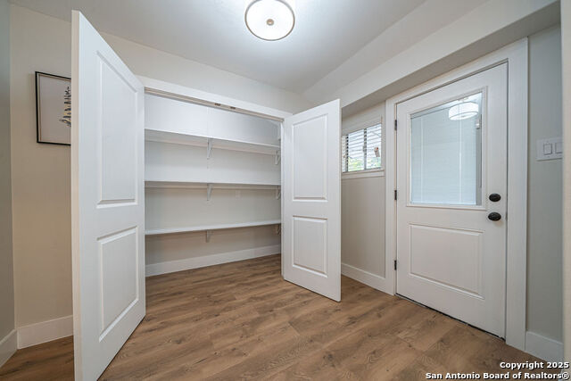 Image 20 of 34 For 3035 Woodcliffe