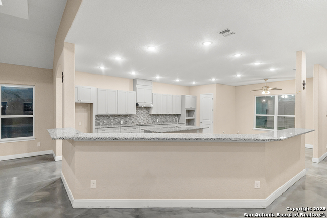 Listing photo id 10 for 703 Petaluma Blvd W