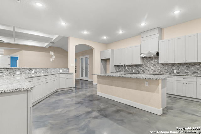 Listing photo id 11 for 703 Petaluma Blvd W